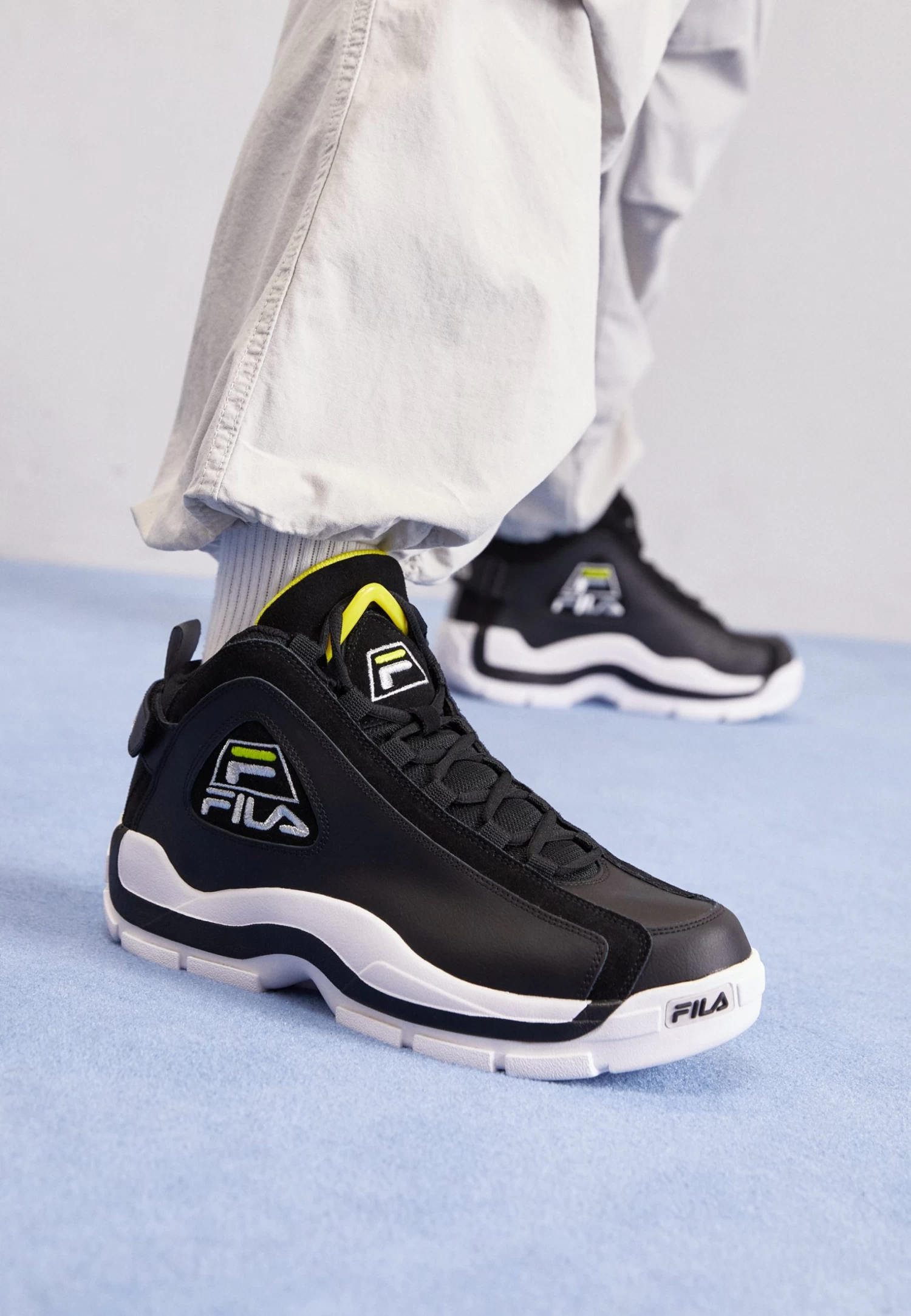 Fila Grant Hill 2 Mid - High-Top Trainers - Black - Image 2